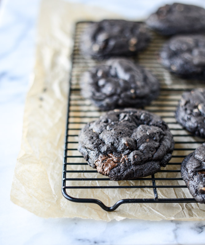 double dark chocolate peanut butter cup cookies I howsweeteats.com