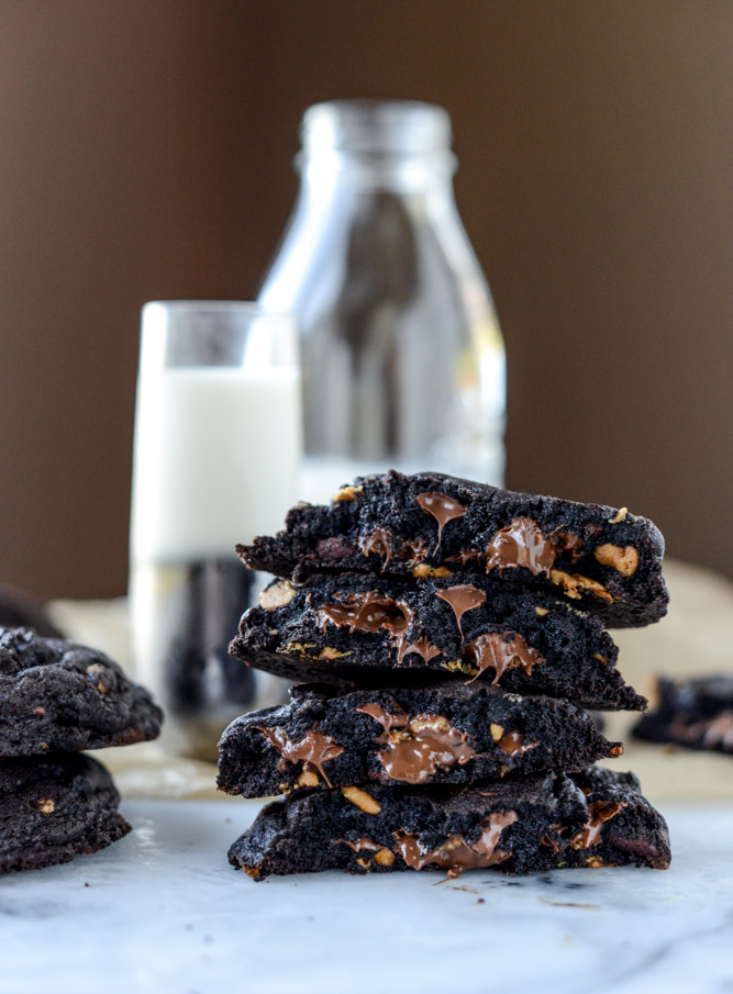 double dark chocolate peanut butter cup cookies I howsweeteats.com