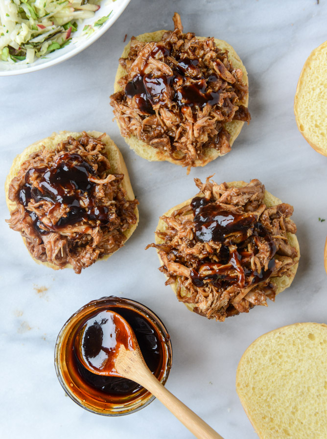 saucy chicken sandwiches with pomegranate bbq sauce and crunchy apple slaw I howsweeteats.com