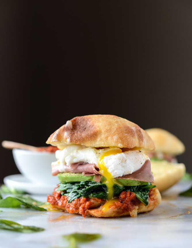 garlicky spinach and avocado breakfast sandwich I howsweeteats.com