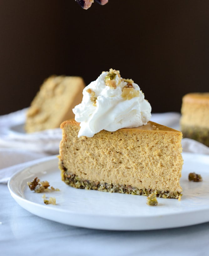 brown sugar pumpkin cheesecake with pistachio macaroon crust I howsweeteats.com
