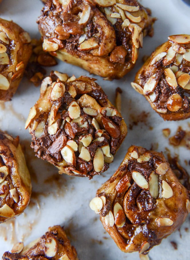 nutella sticky buns with nutella caramel I howsweeteats.com