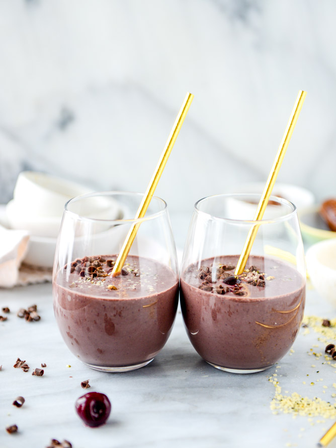 dark chocolate cherry chai protein smoothie I howsweeteats.com