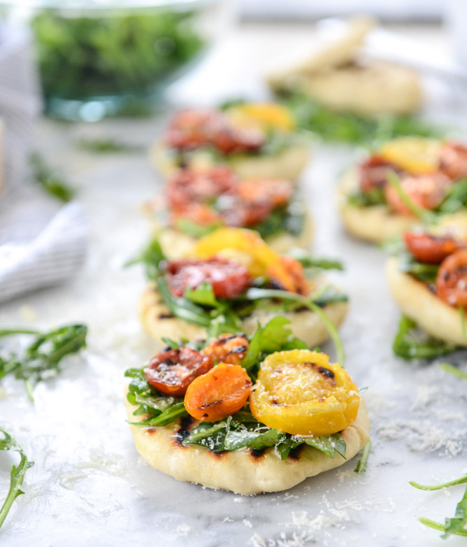 charred tomato and garlic butter mini pizzas I howsweeteats.com
