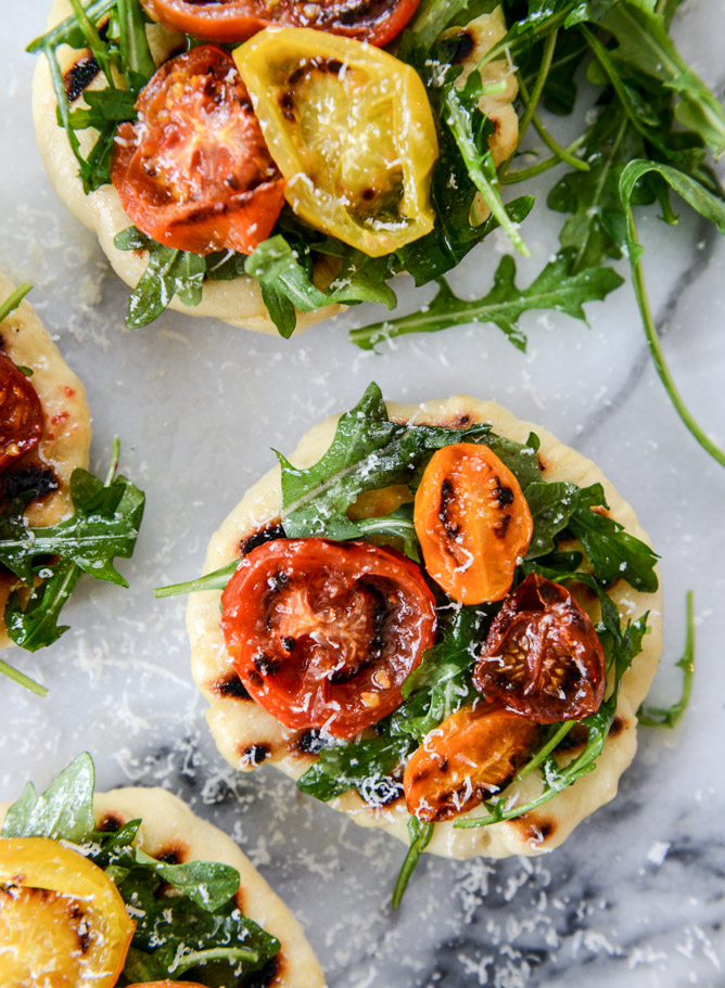 charred tomato and garlic butter mini pizzas I howsweeteats.com