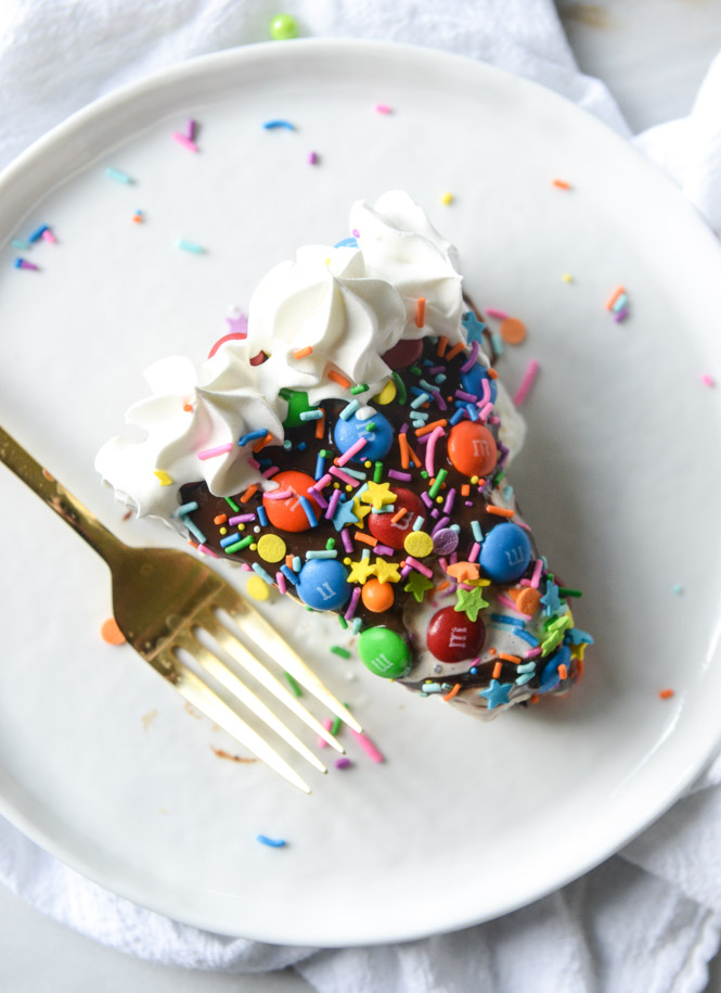 confetti ice cream fudge pie with M&M'S I howsweeteats.com