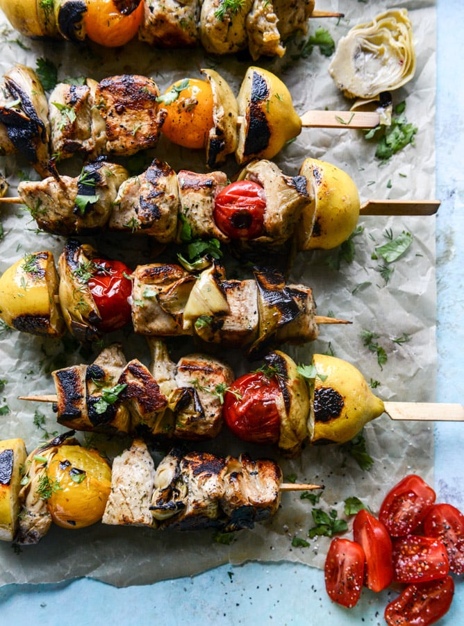 grilled chicken, burst tomato and artichoke skewers I howsweeteats.com