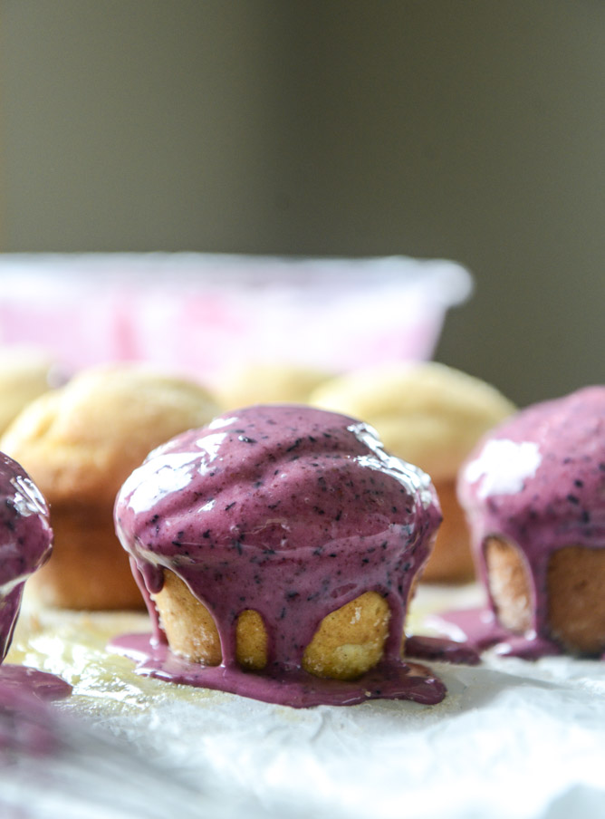 blueberry glazed doughnut muffins I howsweeteats.com