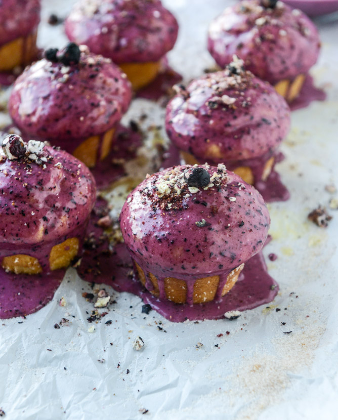 blueberry glazed doughnut muffins I howsweeteats.com