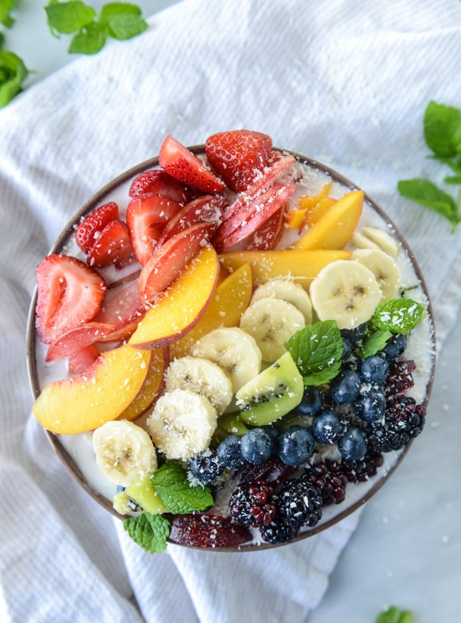 rainbow coconut smoothie bowls by @howsweeteats I howsweeteats.com