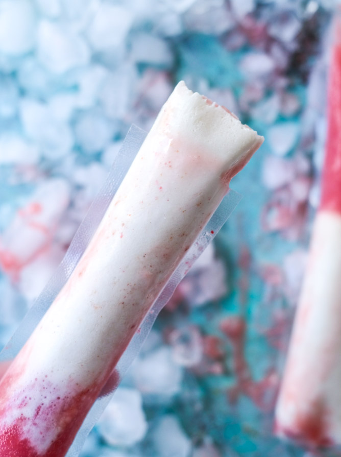 lava flow cocktail pops by @howsweeteats I howsweeteats.com