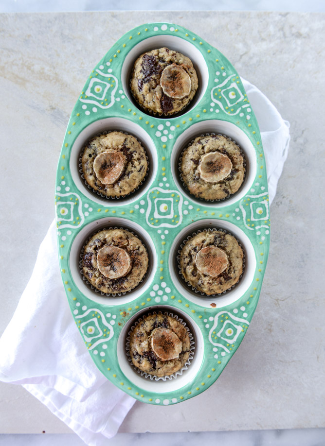 banana muffins with olive oil and dark chocolate I howsweeteats.com