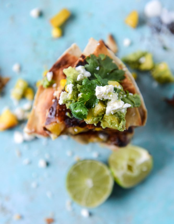 honey glazed chicken quesadillas with peach guacamole by @howsweeteats (in partnership with pernod classic) I howsweeteats.com 