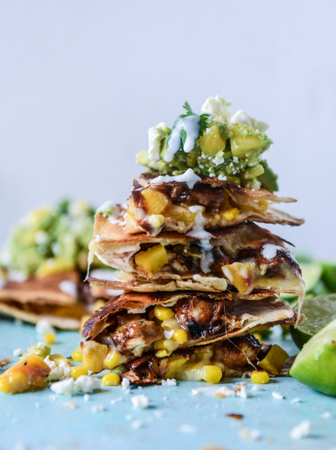 honey glazed chicken quesadillas with peach guacamole by @howsweeteats (in partnership with pernod classic) I howsweeteats.com 