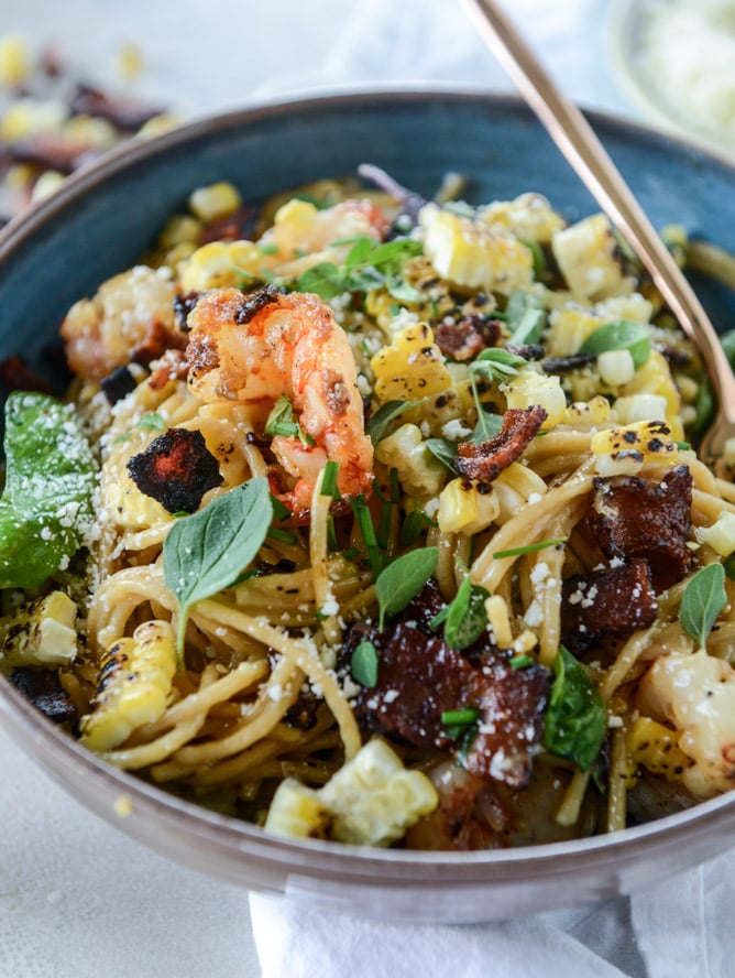 summer shrimp and charred corn pasta carbonara by @howsweeteats I howsweeteats.com
