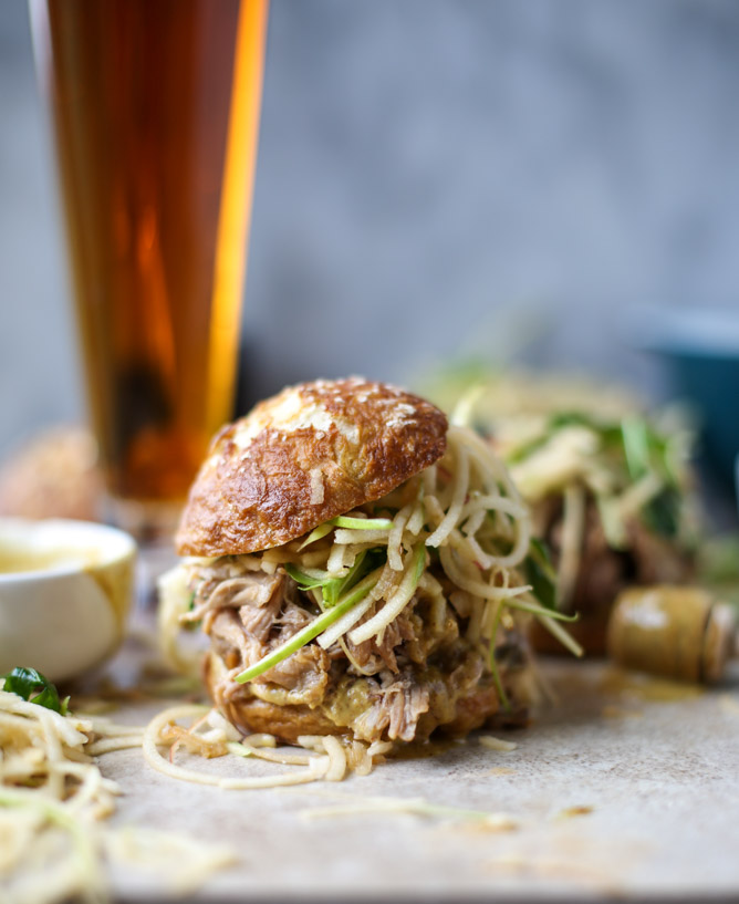 smoky pulled pork sandwiches with spiralized apple slaw I howsweeteats.com