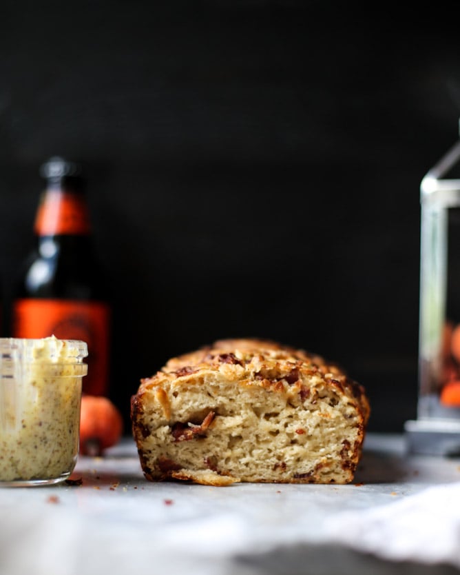 pumpkin cider beer bread with bacon and cheddar I howsweeteats.com
