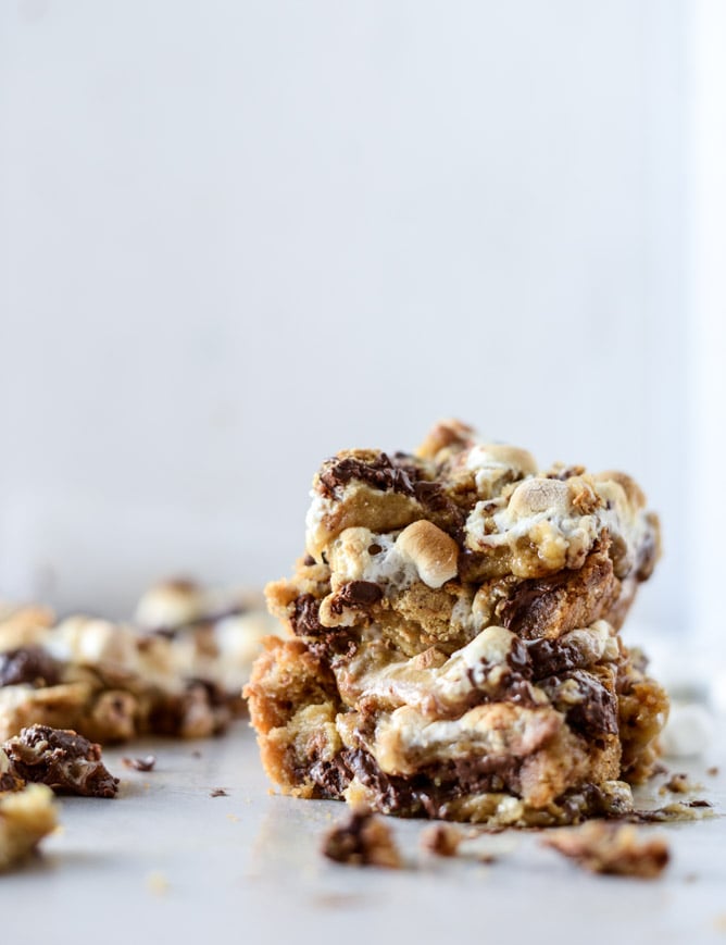 chocolate chip s'mores barsI howsweeteats.com