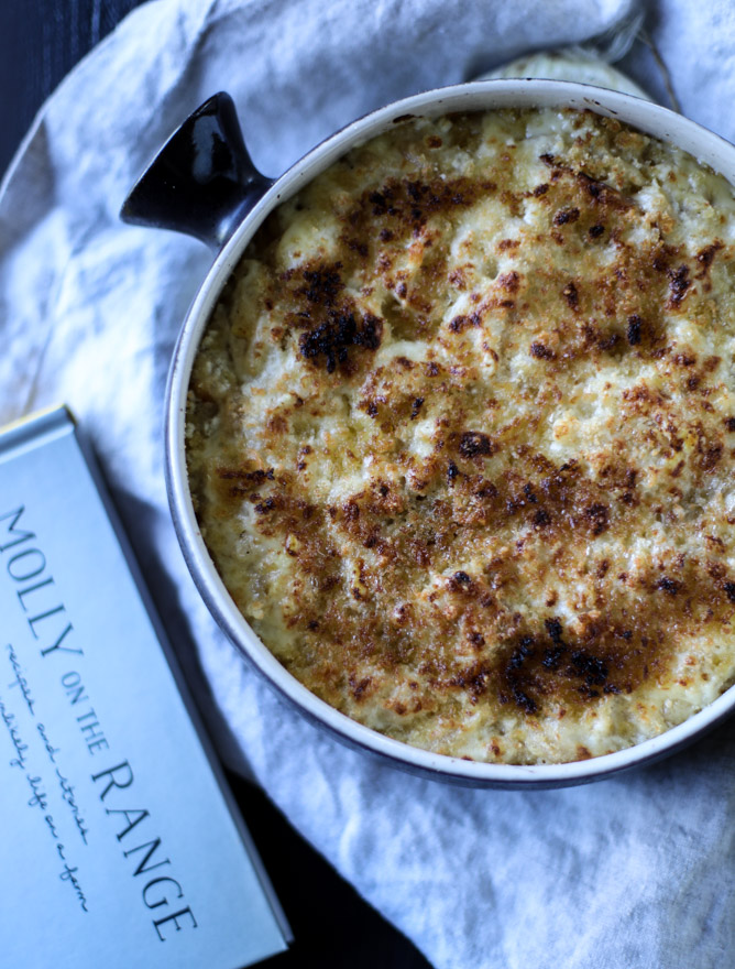 gruyere mac and cheese with caramelized onions I howsweeteats.com