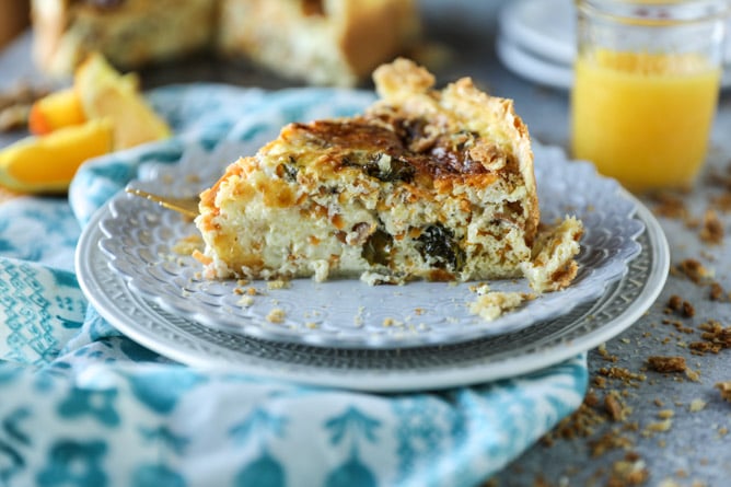 spiralized sweet potato, kale and bacon quiche I howsweeteats.com 