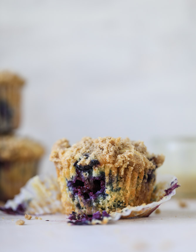 bursting blueberry coffee cake muffins I howsweeteats.com