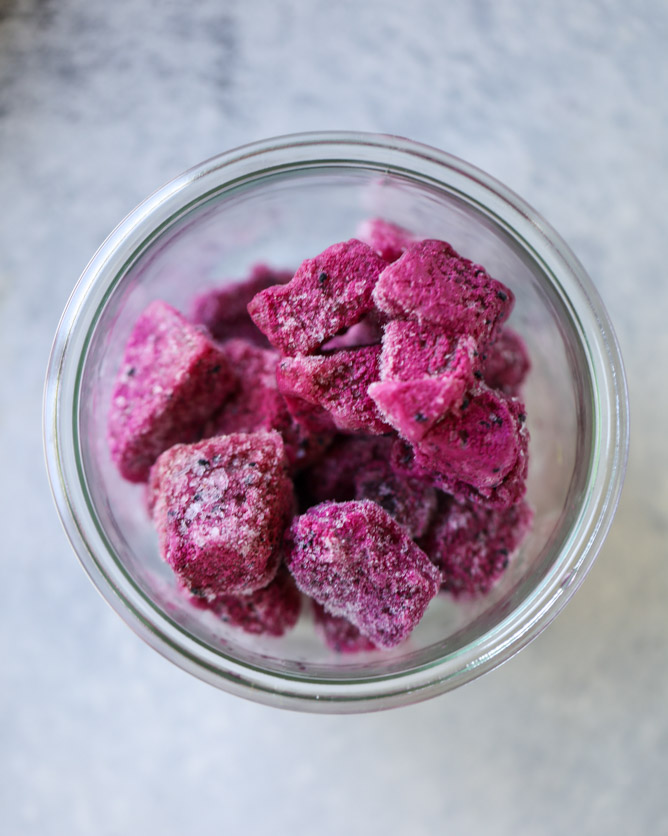 pink dragonfruit + blueberry smoothie I howsweeteats.com