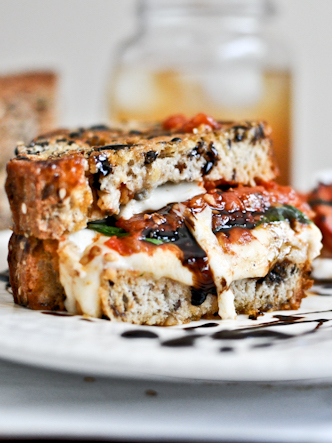 Caprese Grilled Cheese and 10 favorite recipes for Memorial Day Weekend I howsweeteats.com 