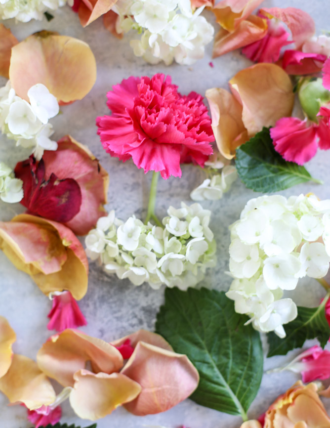 how to make a floral ice bucket - VIDEO! I howsweeteats.com 