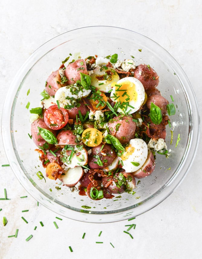 bacon blue potato salad (and 10 recipes for the 4th of july!) I howsweeteats.com 