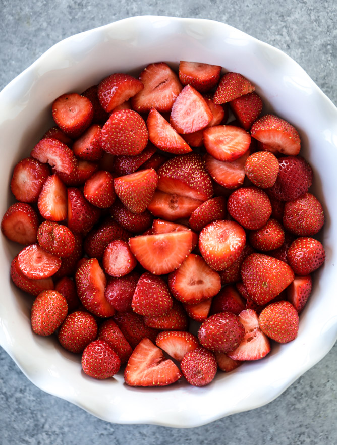 fresh strawberry cobbler I howsweeteats.com 