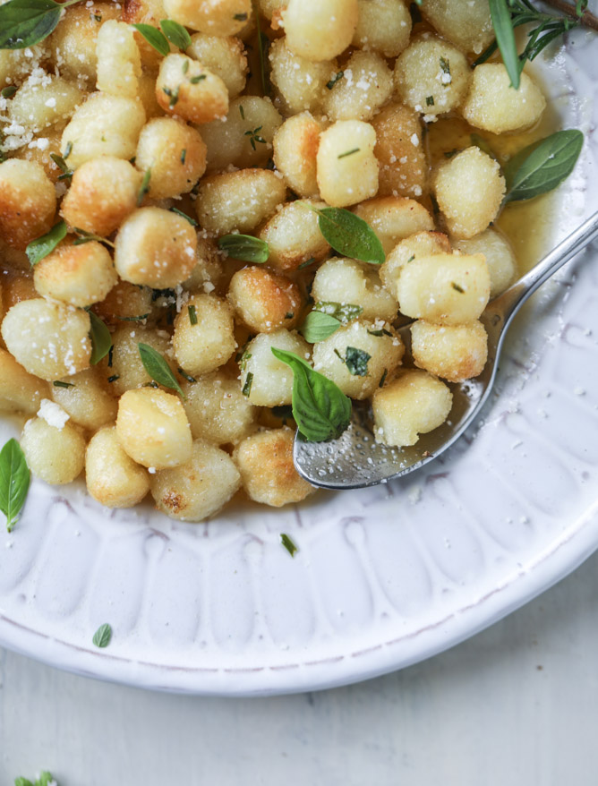 toasted gnocchi with herb brown butter I howsweeteats.com