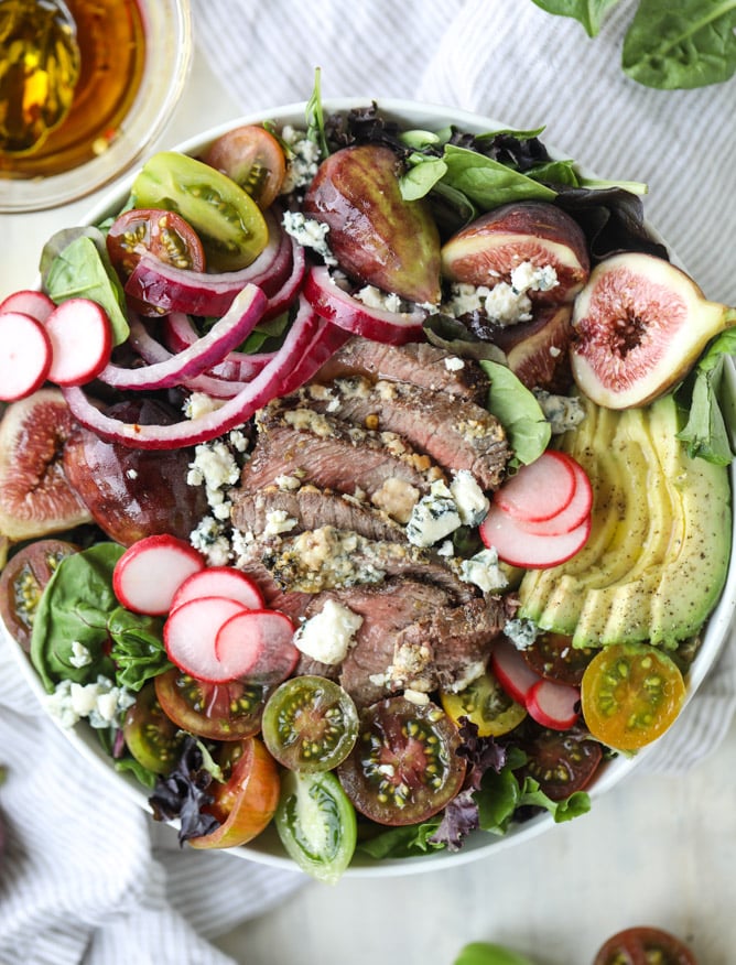 gorgonzola crusted steak salads I howsweeteats.com