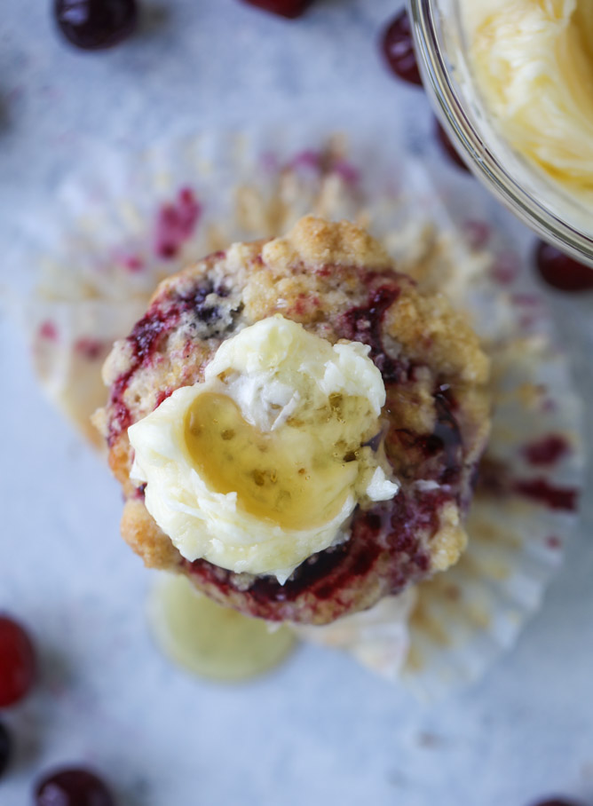 cranberry swirl crumble muffins I howsweeteats.com #thanksgiving #christmas #muffins #cranberry