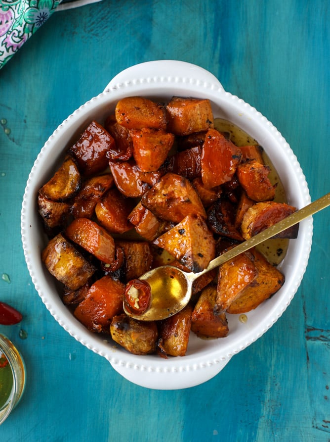 hot honey caramel sweet potatoes I howsweeteats.com #thanksgiving #sweetpotatoes #recipes