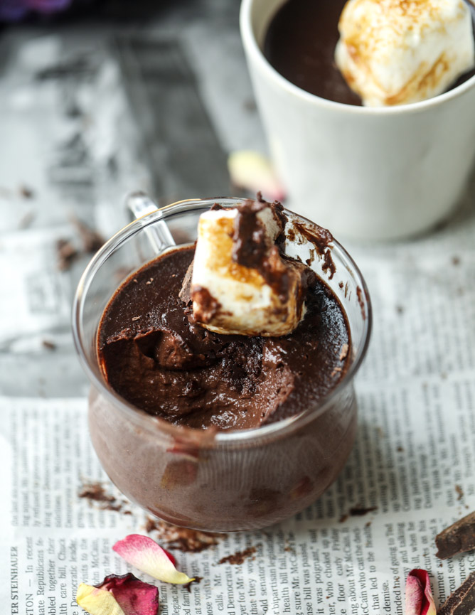 hot chocolate and toasted marshmallow pots de creme I howsweeteats.com