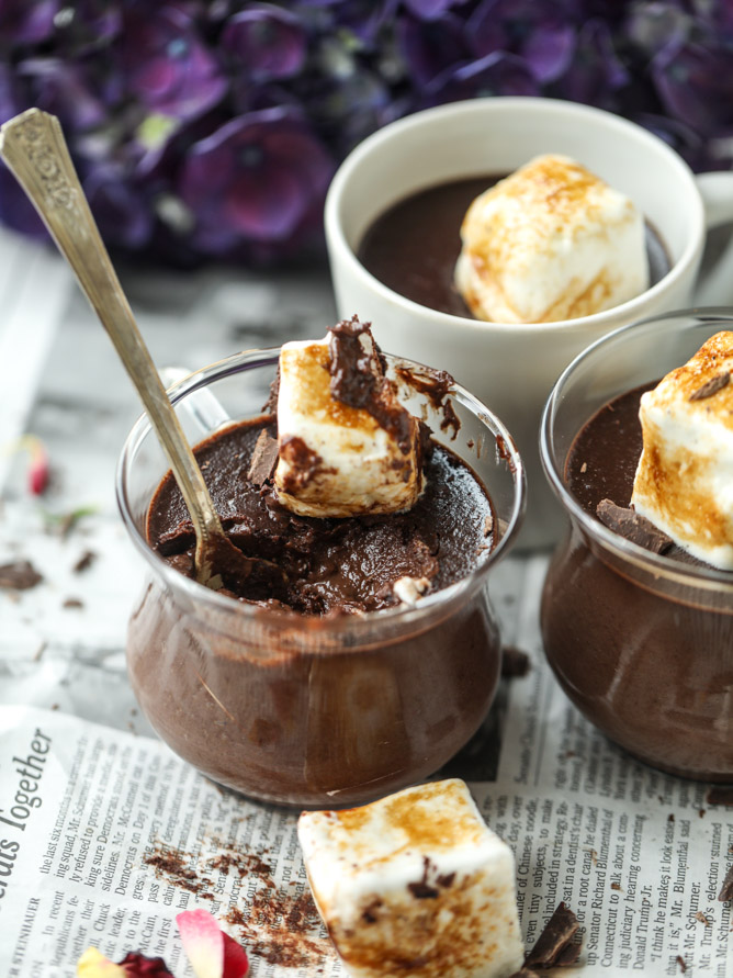hot chocolate and toasted marshmallow pots de creme I howsweeteats.com