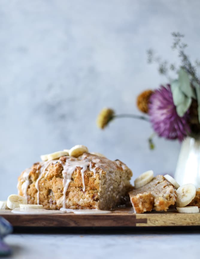 banana beer bread with brown butter glaze I howsweeteats.com