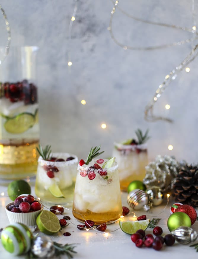 mistletoe margaritas I howsweeteats.com #christmas #margaritas #cocktails