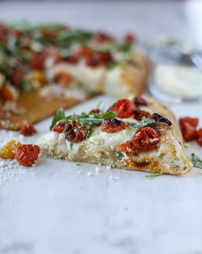 slow roasted cherry tomato pizza with garlic cream and arugula I howsweeteats.com #pizza #recipes