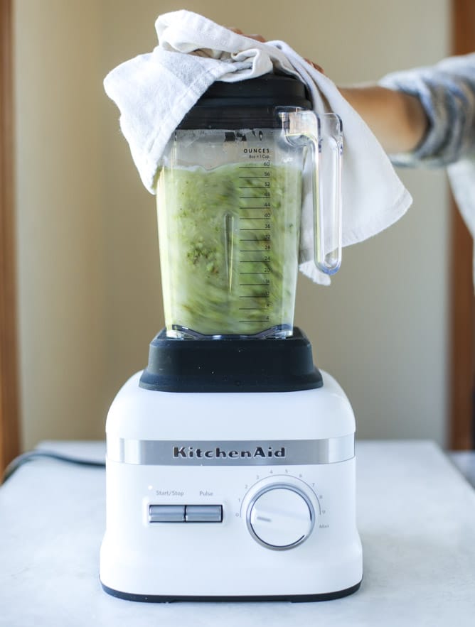 Leia Fabrikant anmodning My Favorite Things Holiday Giveaway: Win a KitchenAid Proline Series Blender!  [Closed] - How Sweet Eats