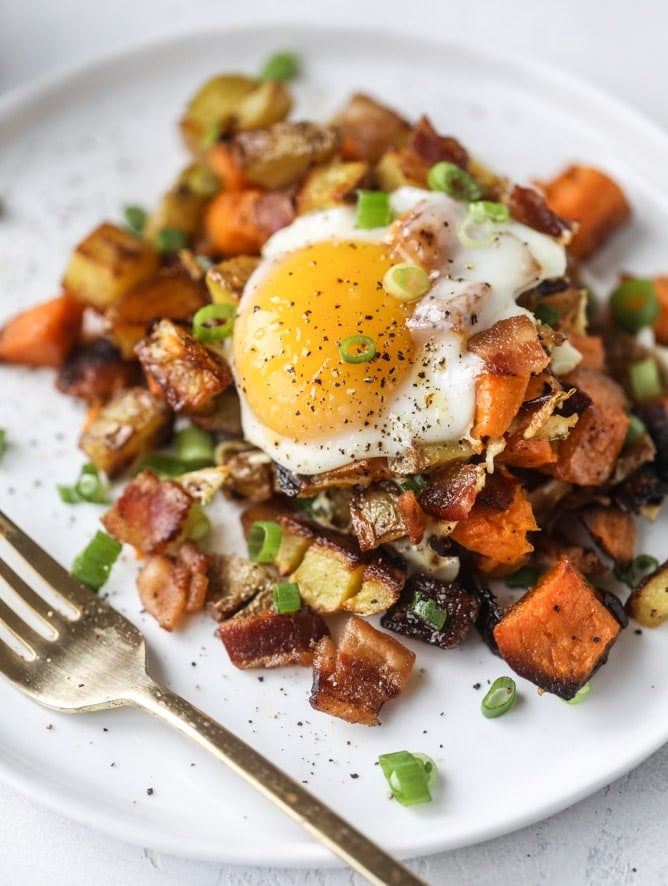 sheet pan breakfast I howsweteats.com #breakfast #sheetpan #sweetpotato #eggs #bacon