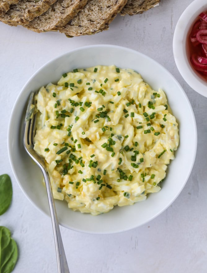 best ever egg salad I howsweeteats.com #eggsalad #recipes #eggs #greekyogurt