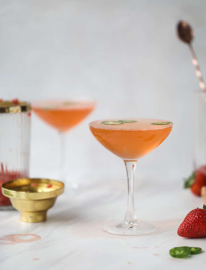 strawberry champagne tequila fizz I howsweeteats.com #strawberry #champagne #tequila #cocktail #jalapeno