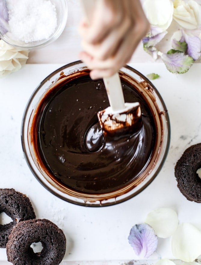 salted dark chocolate fudge donuts I howsweeteats.com #chocolate #donuts #doughtnuts #salted #fudge
