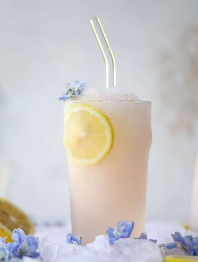 lemonade froze - lemonade frosé I howsweeteats.com #rosé #rose #lemonade #froze #frosé #cocktails 