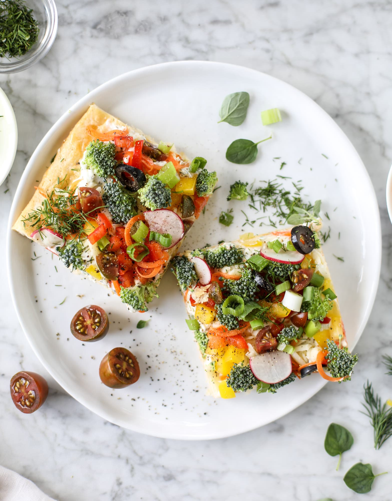 My mom's classic appetizer, the old school veggie pizza, is perfect for summer parties both indoor and out! A flaky pastry crust, a flavorful mascarpone greek yogurt base and tons of fresh chopped vegetables on top. It's a winning combination! I howsweeteats.com #veggie #pizza #appetizer #summer #crescentrolls #greekyogurt