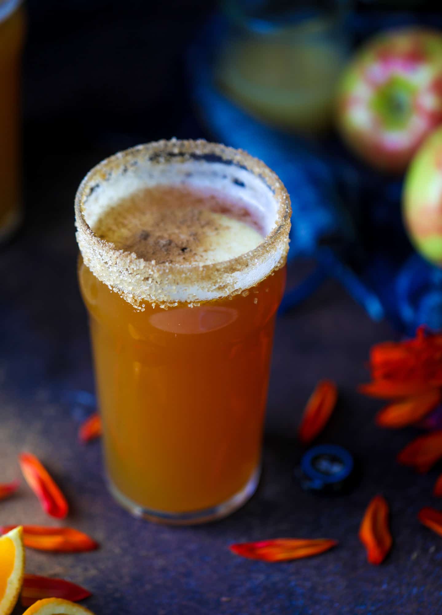 This apple cider shandy recipes is perfect for the fall season! Apple cider, sparkling cider and your favorite beer come together in an icy glass to create the best flavor ever. Finished with a cinnamon sugar rim, there's nothing better! I howsweeteats.com #apple #cider #shandy #cocktails #beer