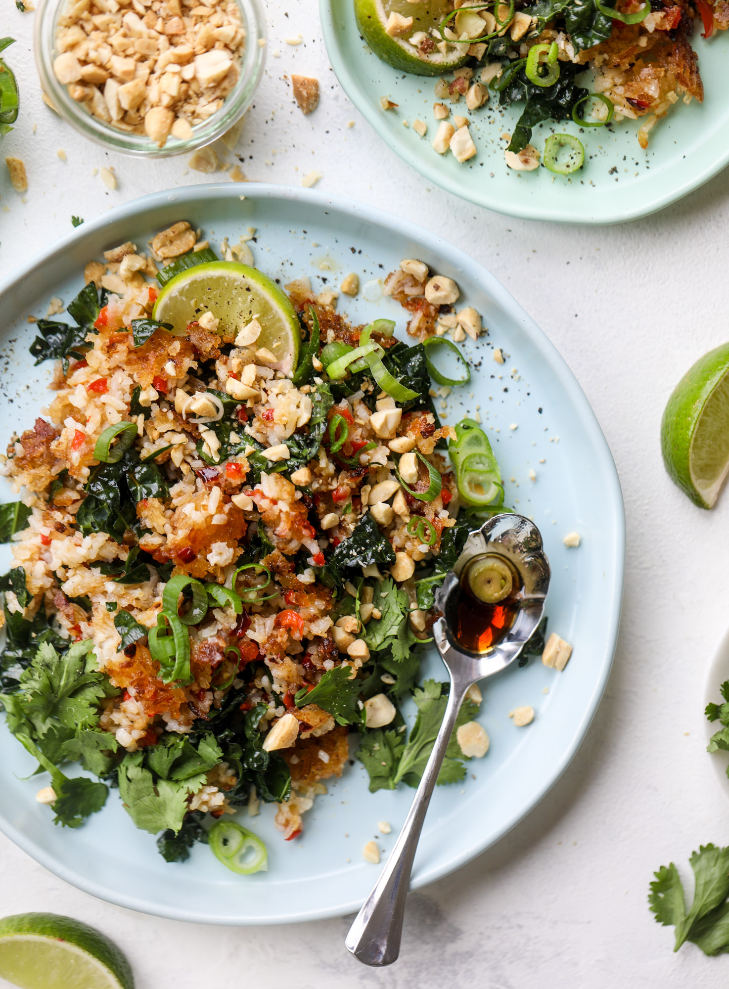 This crispy rice salad is the best lunch I've had in ages! It's full of crunch and crisp, it's satisfying and has lots of green kale so we get our veg in. The crispy rice salad can be a meal, you can add beans or rice or it can even be a side dish. I howsweeteats.com #rice #salad #vegetarian #crispy #kale