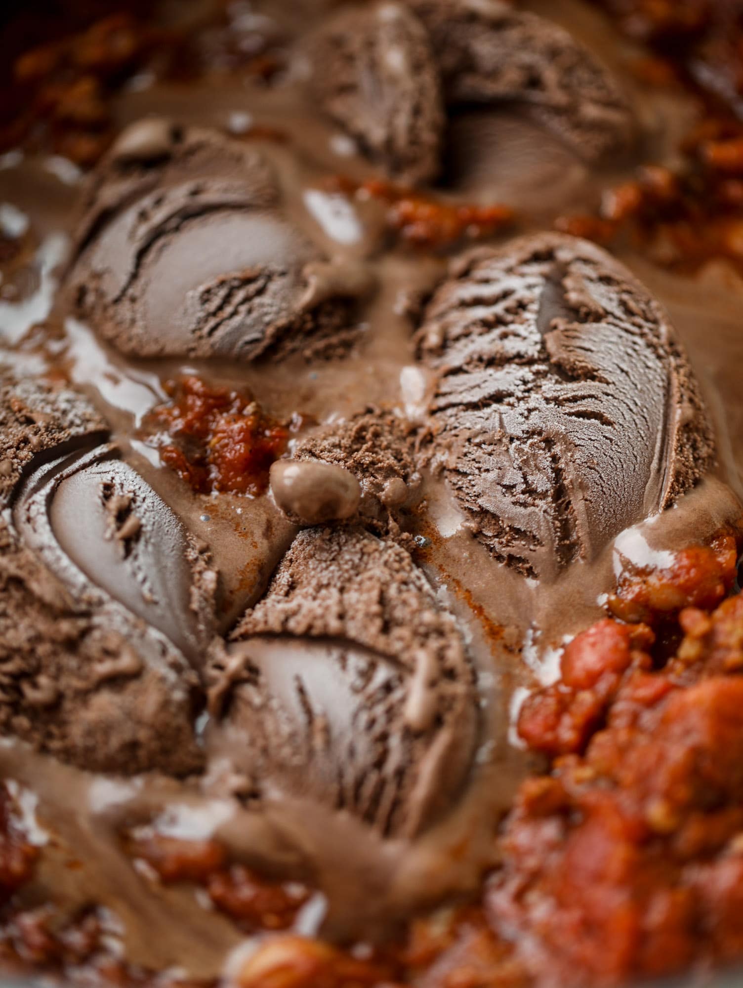 This fire and ice chili has a secret ingredient that makes it rich, velvety and insanely delicious. Dark chocolate ice cream is stirred in before serving and adds a crazy depth of flavor while bringing so much richness to your favorite bowl. You have to try it! I howsweeteats.com #chili #recipe #ice #cream #chili #bar