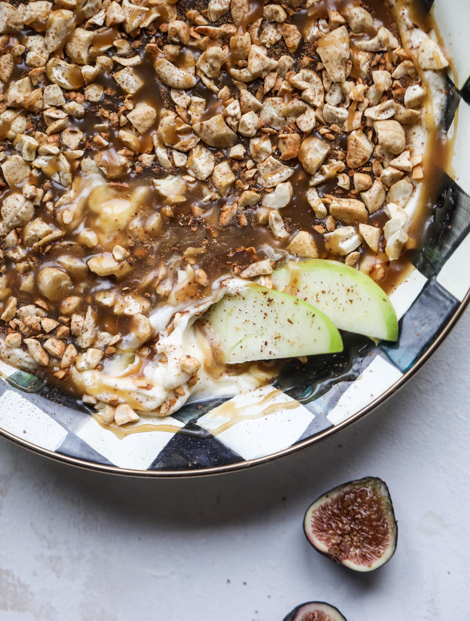 This caramel apple dip is my take on the old-school cream cheese based dip that is super delicious! Here, we have a mascarpone base with a bourbon caramel sauce, topped with roasted chopped cashews. Just add apples! I howsweeteats.com #caramel #apple #dip #appetizer #snack